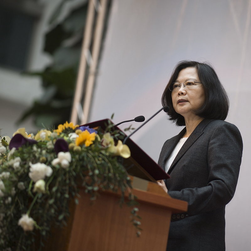 蔡英文只要說一句話 8千億就會到手