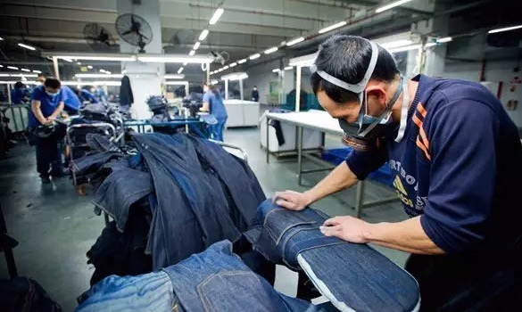 90秒「老」10年，Levi's想用雷射做更環保的牛仔褲- 2025台灣國際雷射展